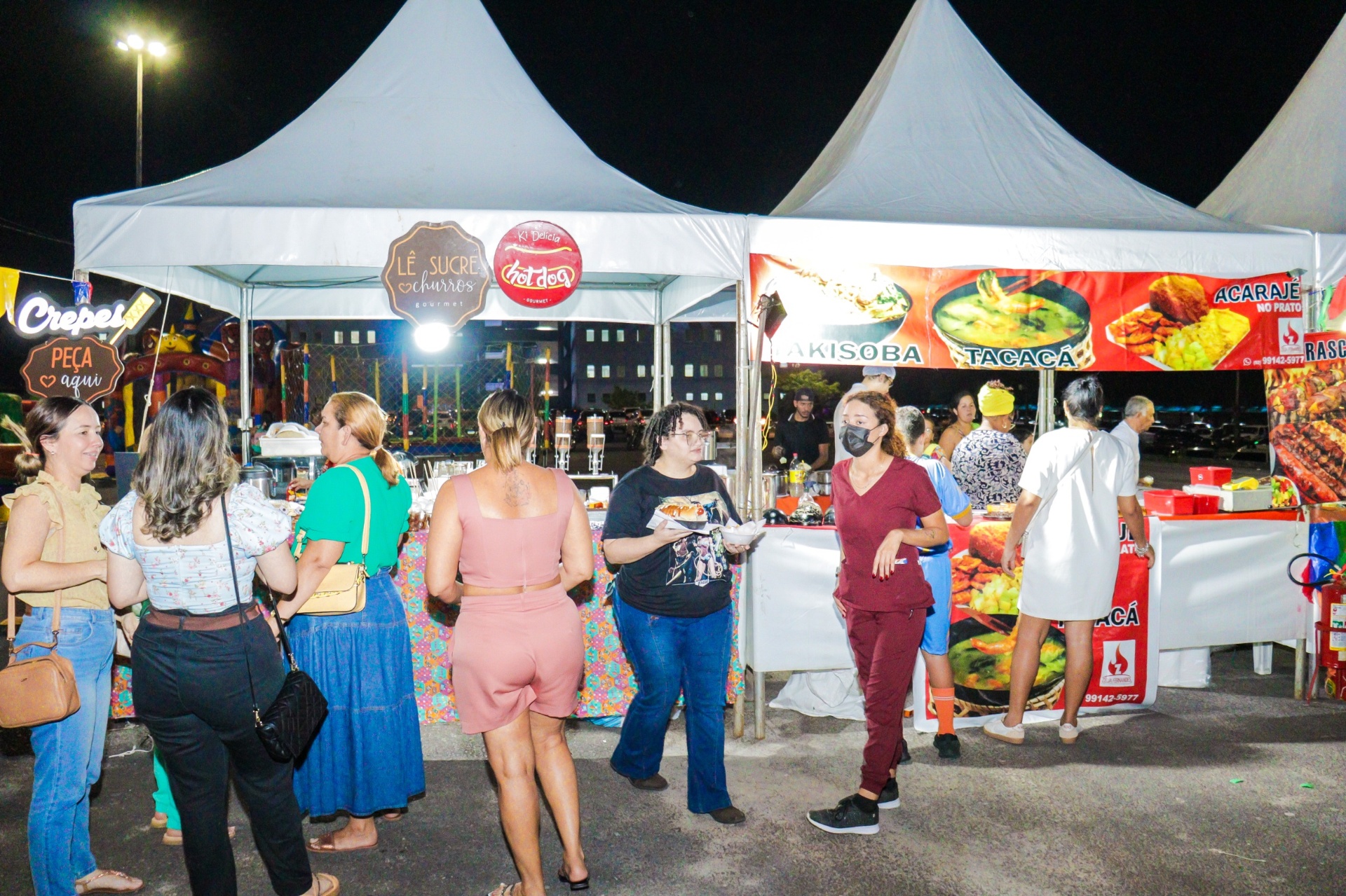 Barracas de churros, hot dog e tacacá no arraiá